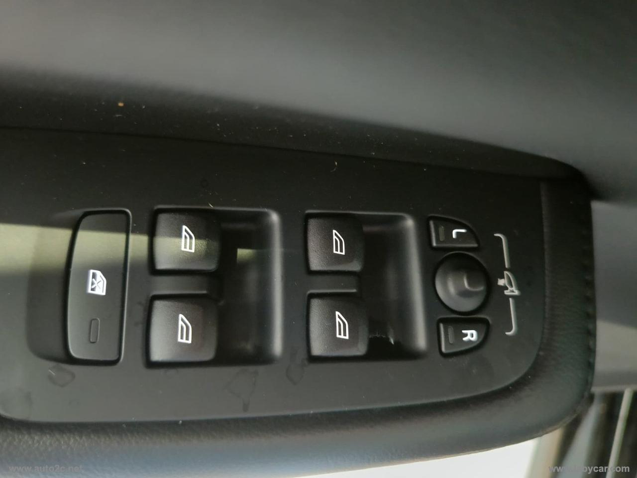 VOLVO V60 B4
