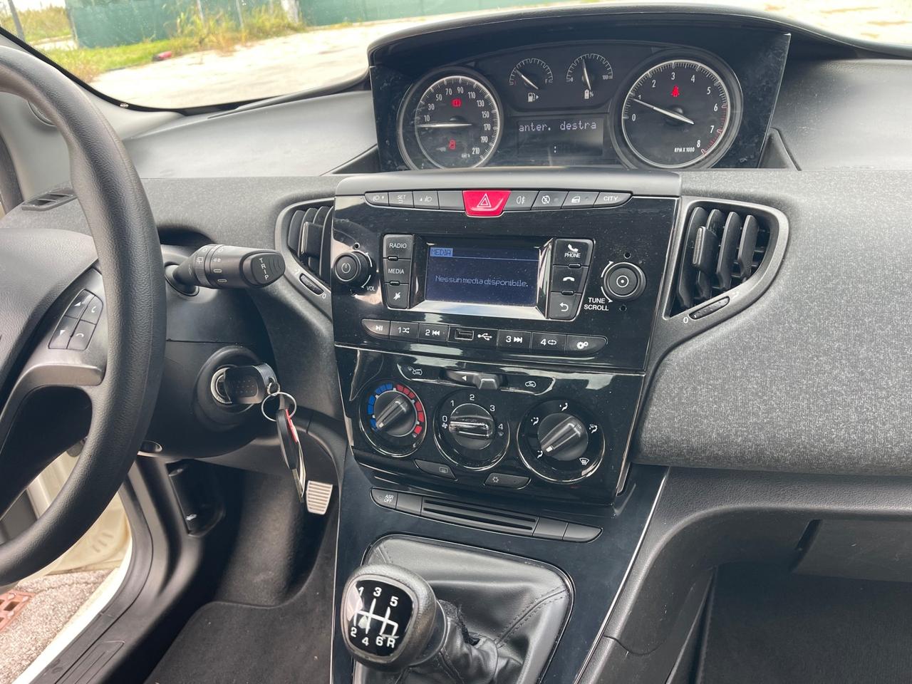 Lancia Ypsilon 1.0 FireFly 5 porte S&S Hybrid Ecochic Gold