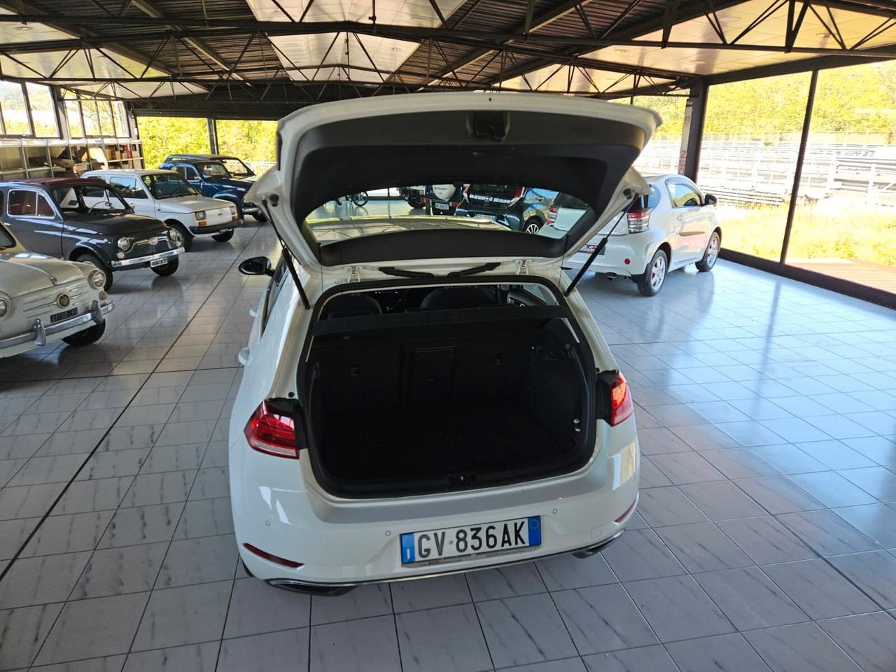 Volkswagen Golf 1.0 TSI 110 CV DSG Sound Edition