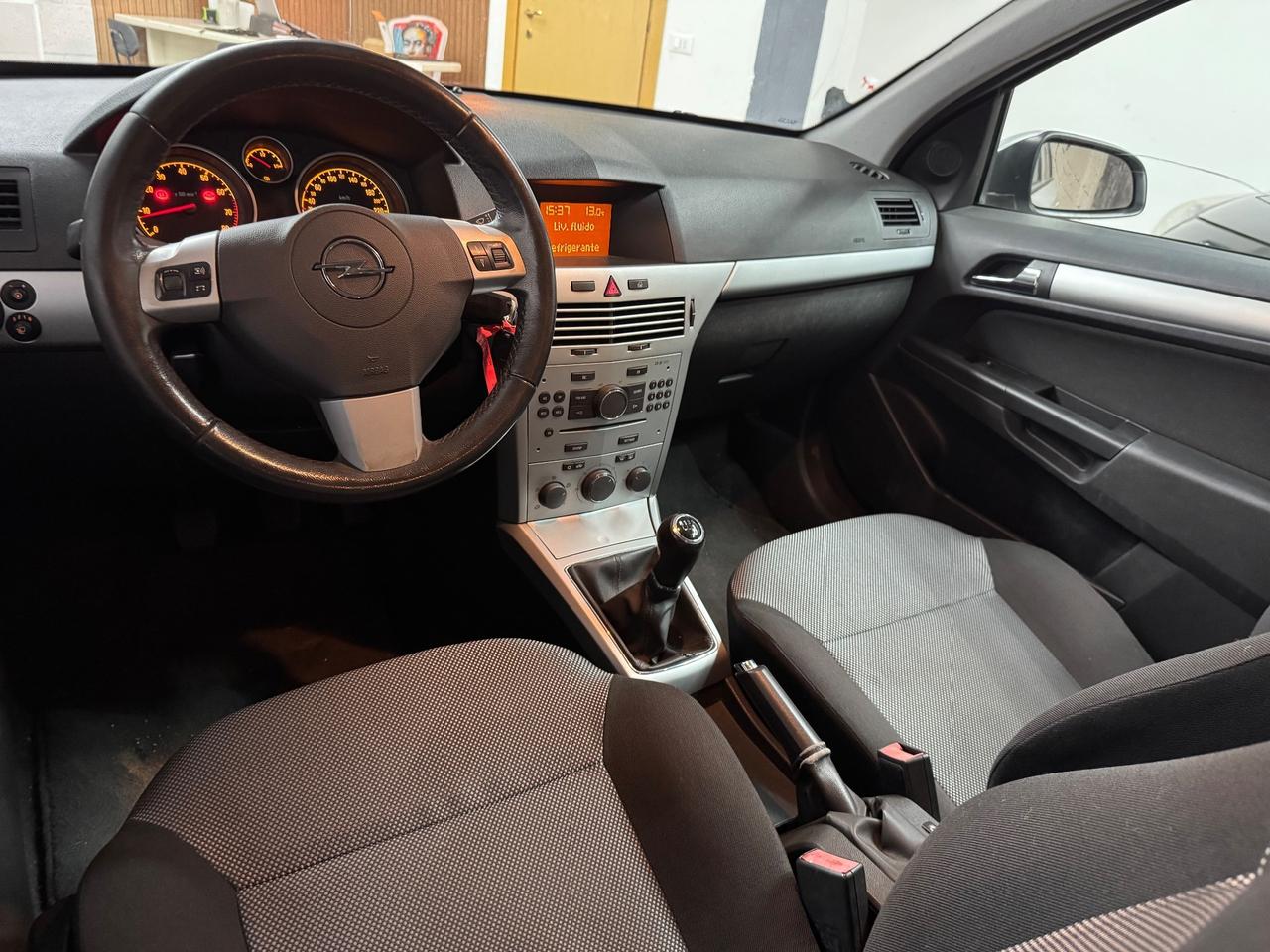 Opel Astra 1.6 16V GPL-TECH - 2010