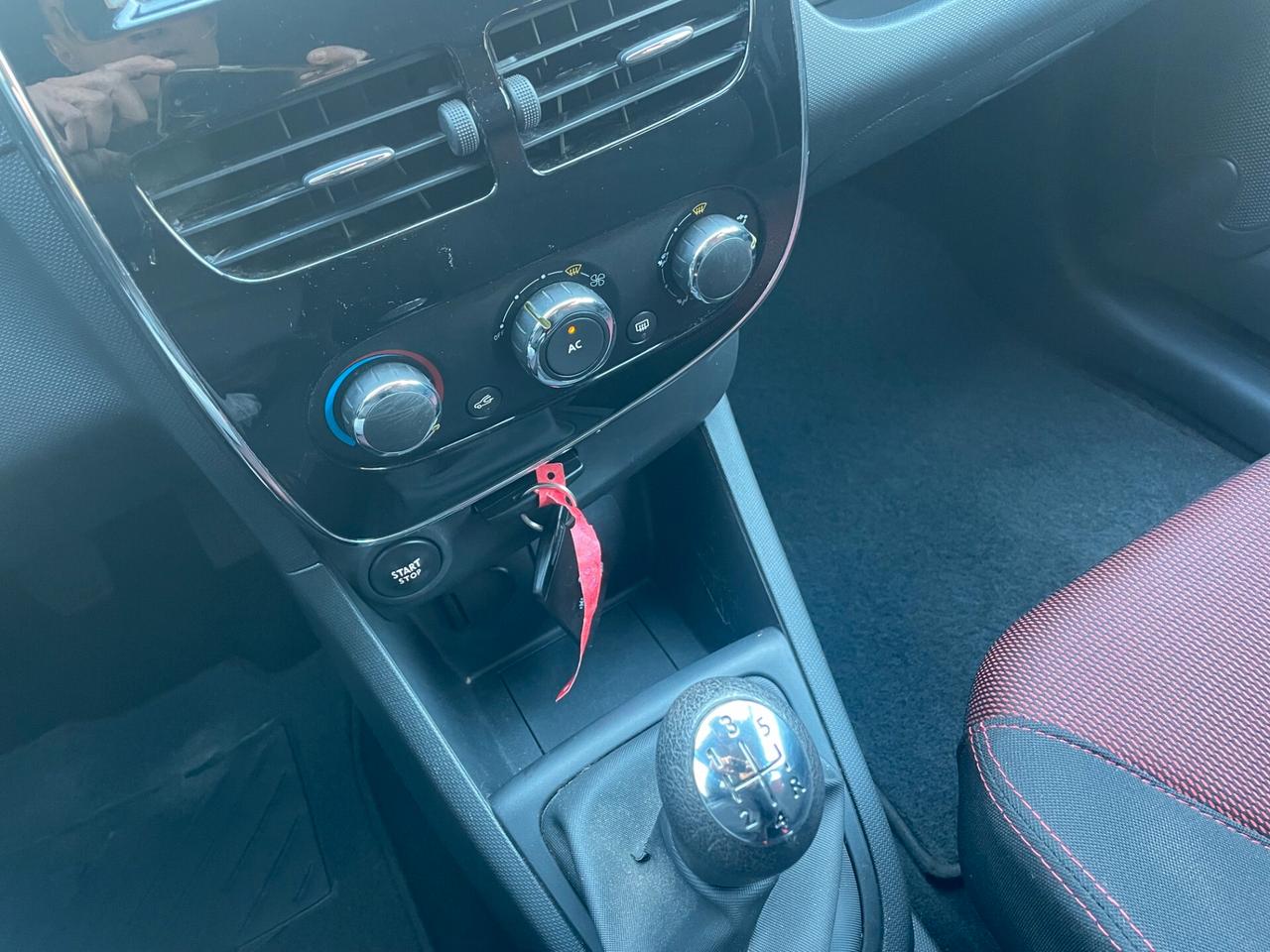 Renault Clio 1.2 75CV 5 porte Costume National +NAVI NEOPATENTATI