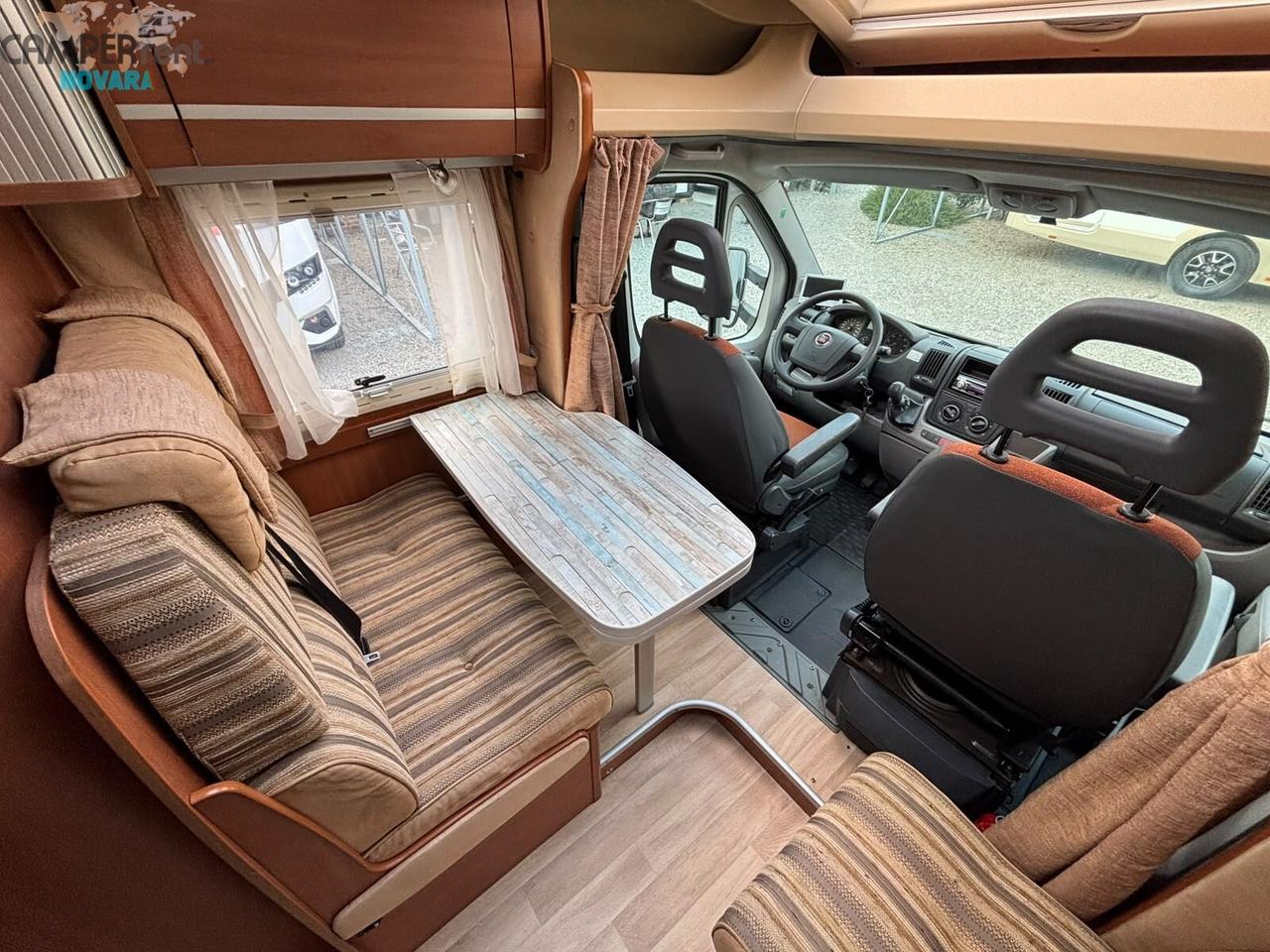CHAUSSON WELCOME WS - Semintegrale compatto con letto matrimoniale in coda ed ampio garage