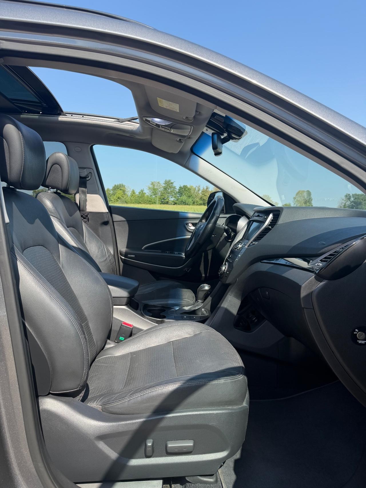 Hyundai Santa Fe .