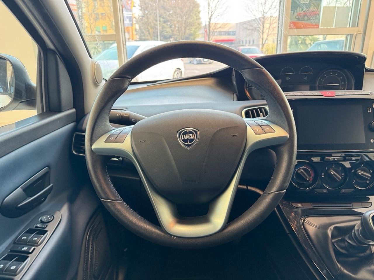 Lancia Ypsilon 1.0 FireFly 5 porte S&S Hybrid Platino