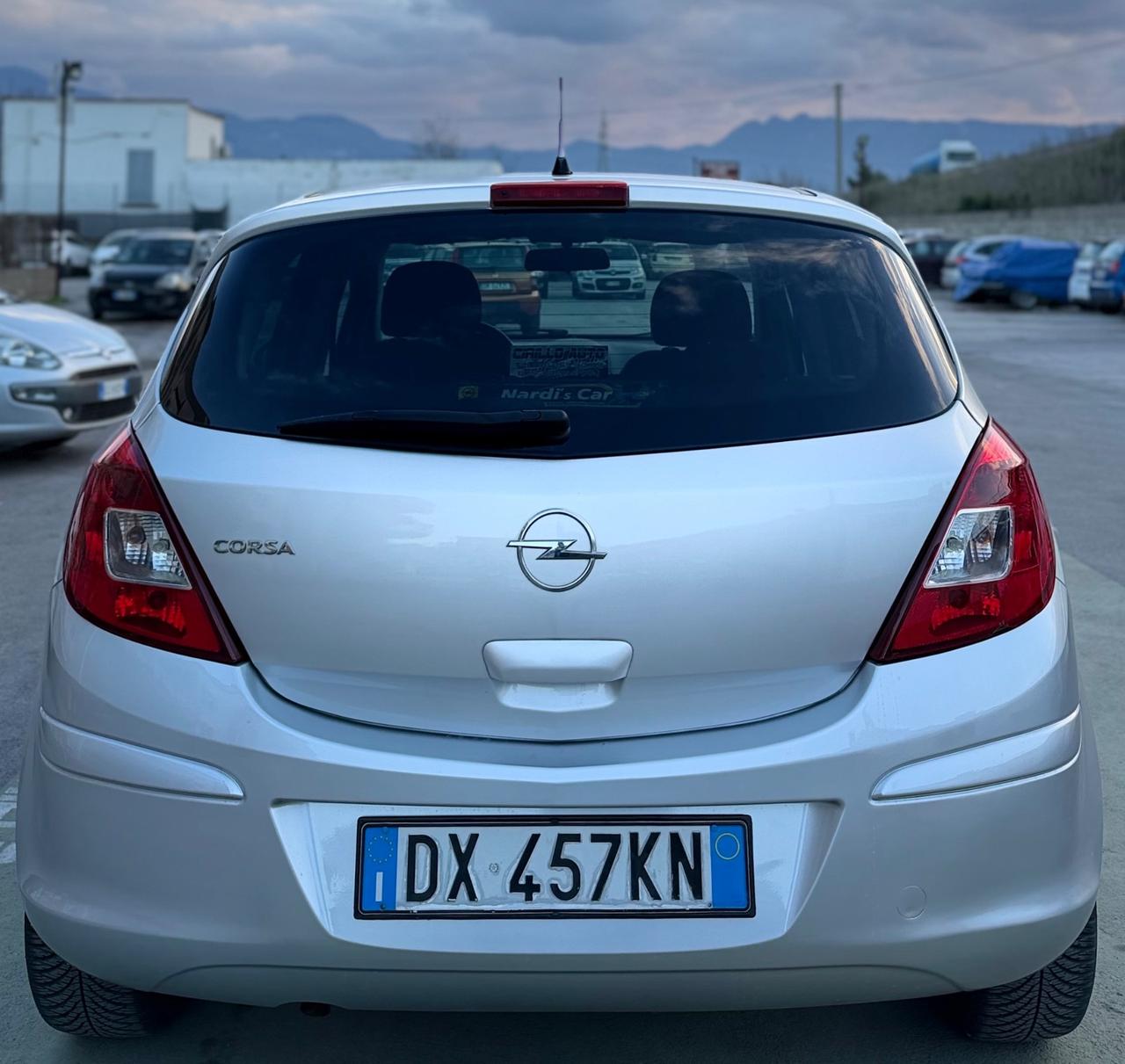Opel Corsa 1.2 Benzina Automatica 85 Cv