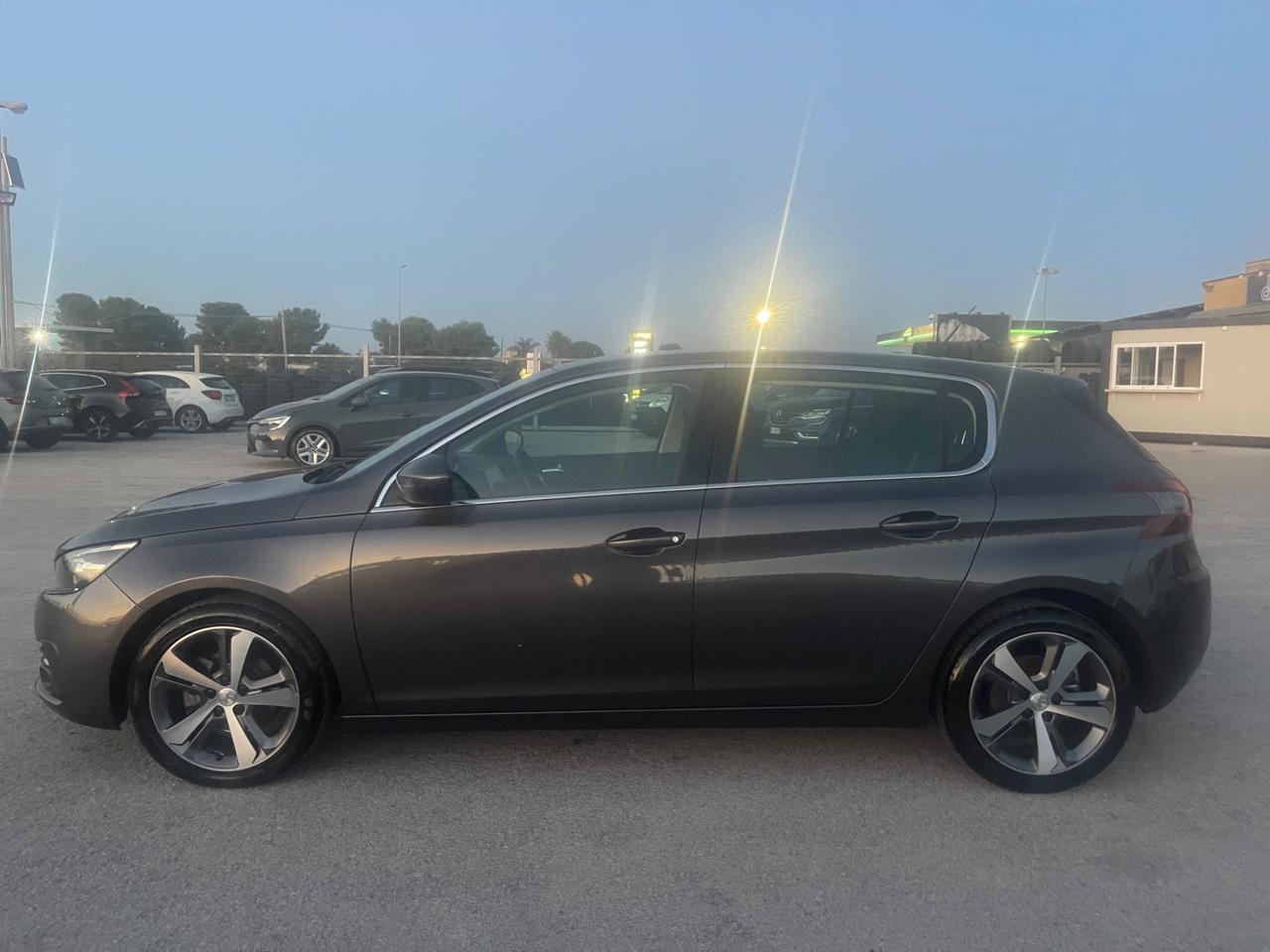 PEUGEOT 308 1.6 HDI 120CV BERLINA FULL LED MY18