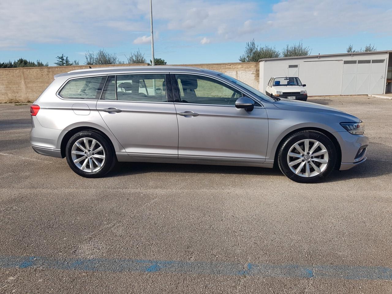 Volkswagen Passat 1.6 TDI SCR DSG Business BMT