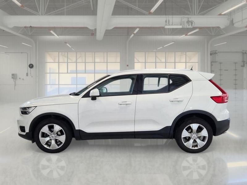 VOLVO XC40 T3 automatico Momentum Pro