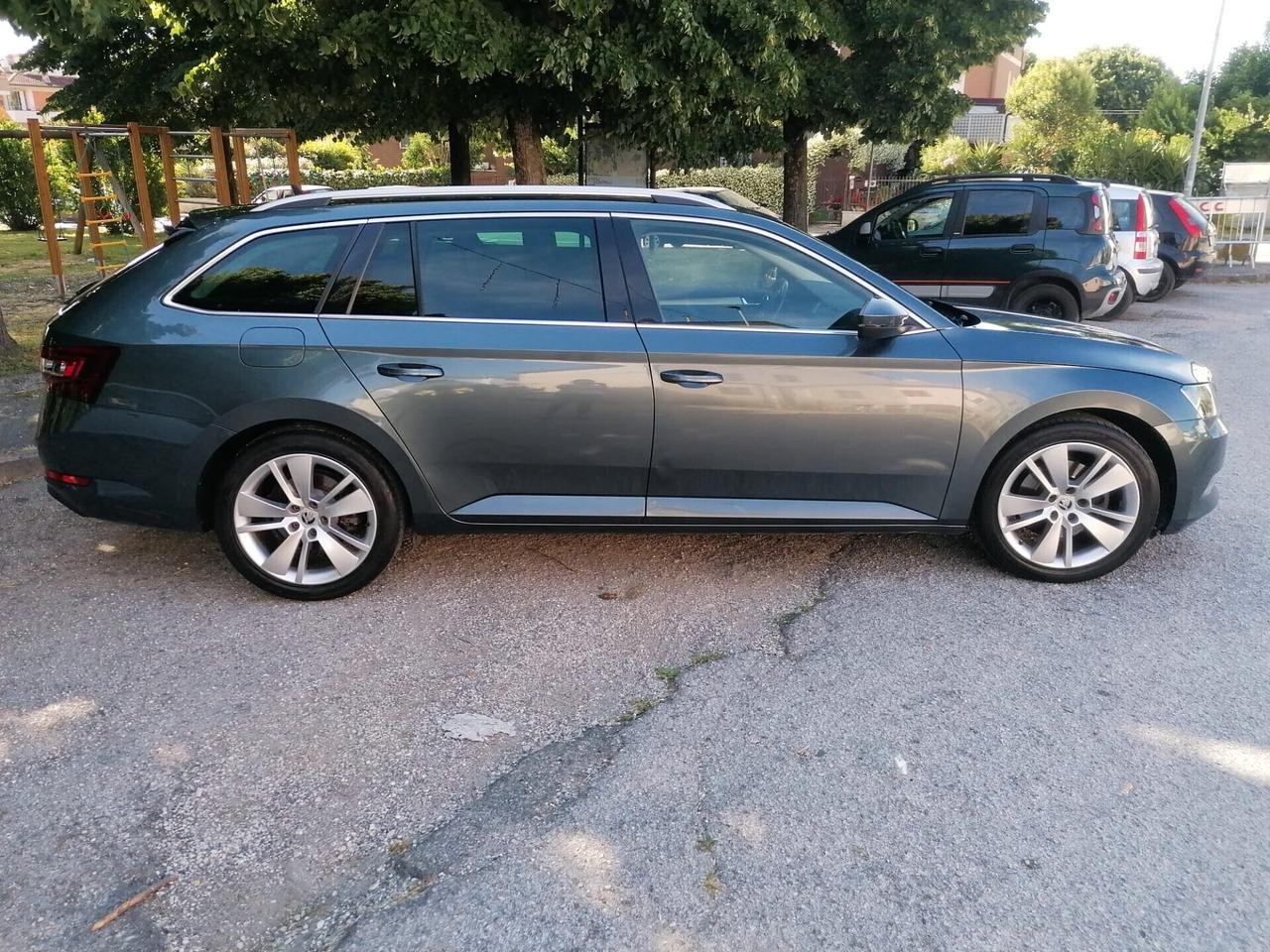 Skoda Superb 2.0 TDI DSG Wagon Executive