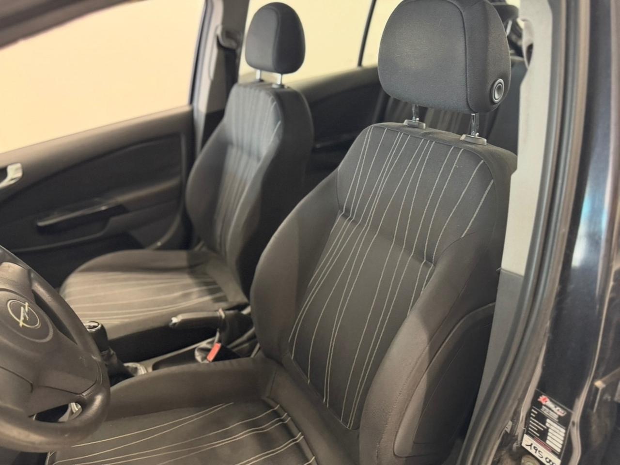 Opel Corsa 1.2 5 porte NEOPATENTATI