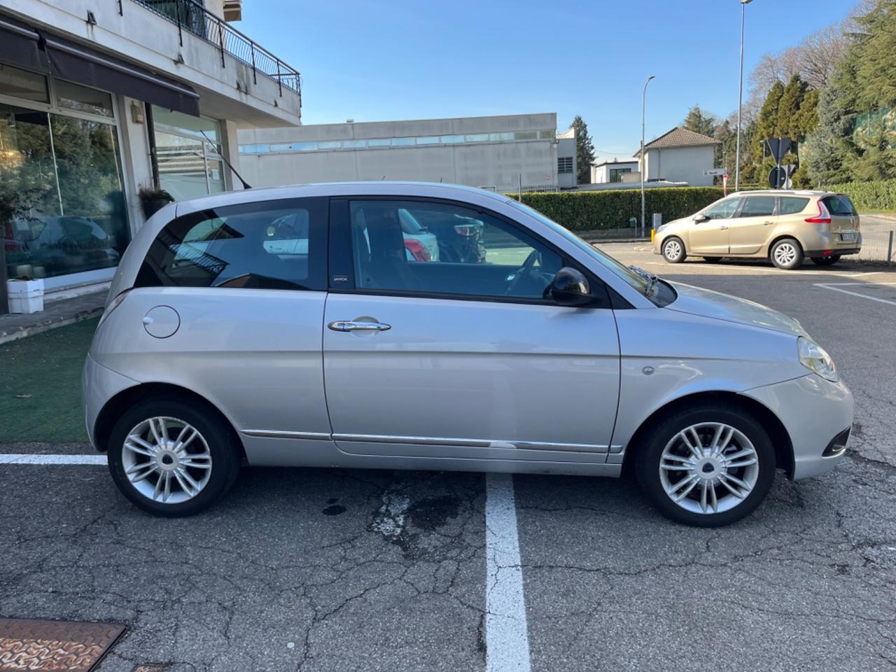 Lancia Ypsilon 1.2 69 CV Unyca