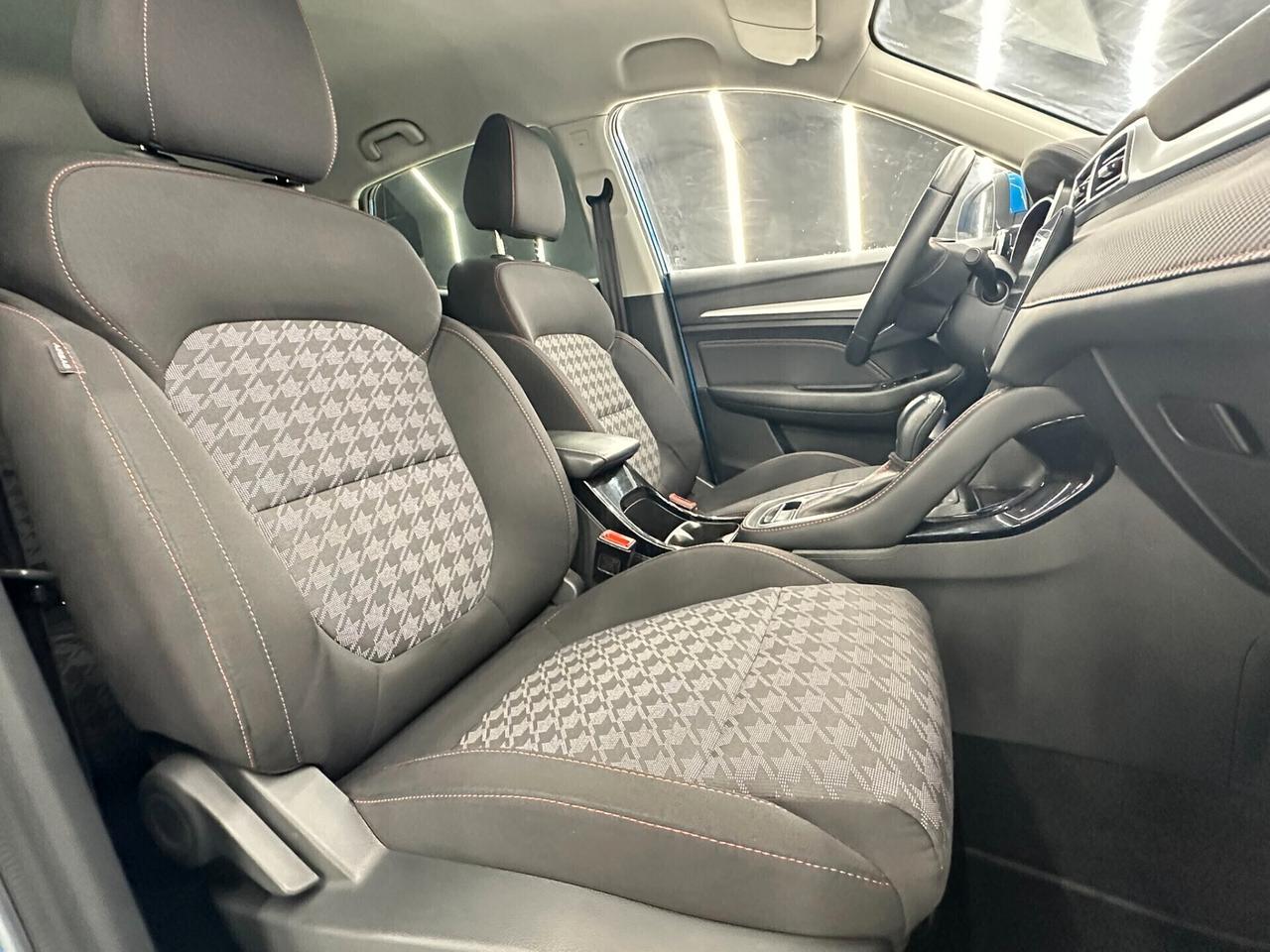 Mg ZS 1.0 111CV-AUTOMATICA-KM CERTIFICATI-PERMUTE