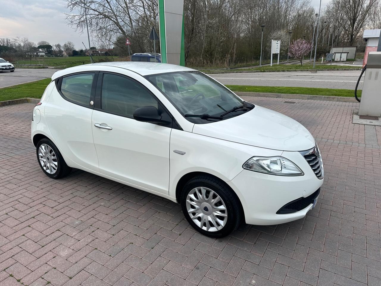 Lancia Ypsilon 1.2 GPL Ecochic Possibile Permuta e Finanziamento