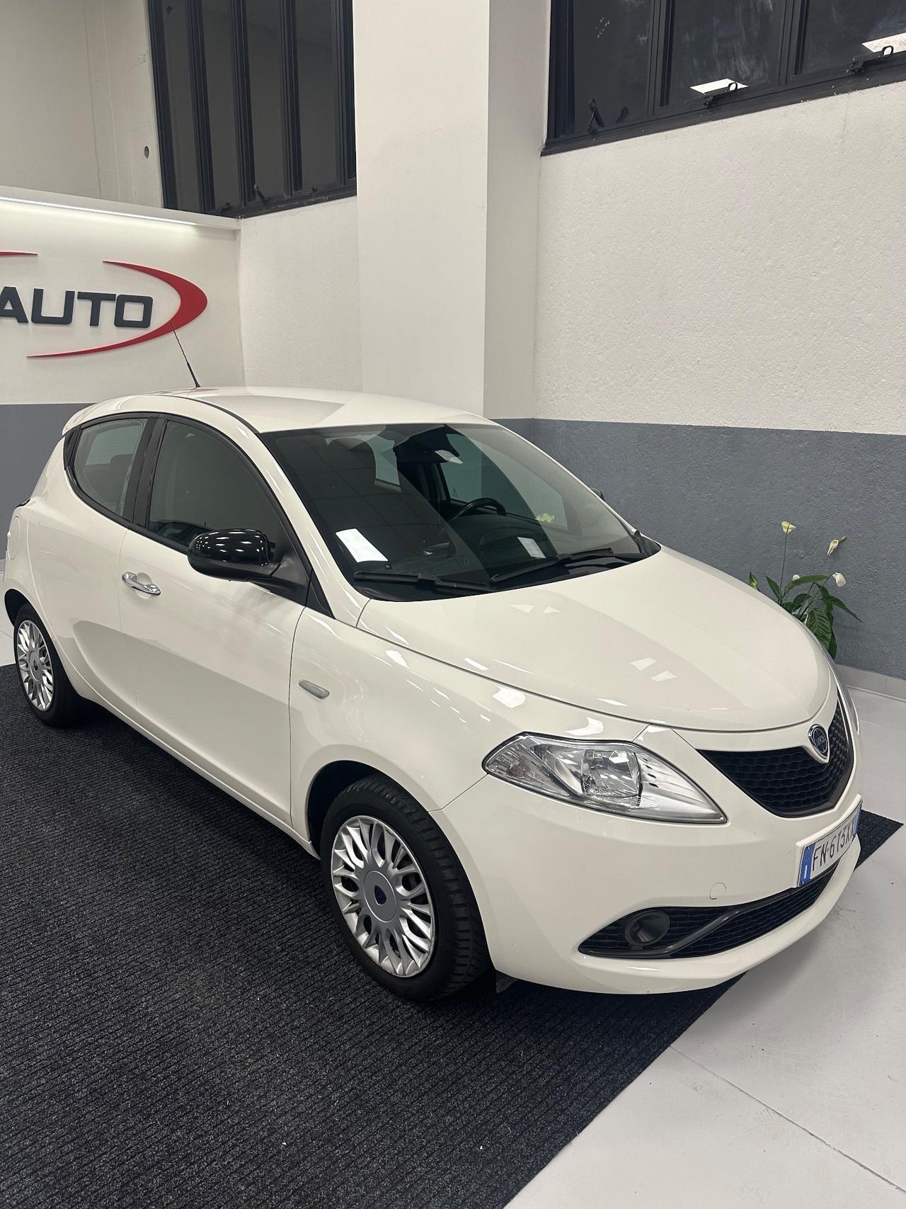 Lancia Ypsilon 1.2 69 CV 5 porte Platinum