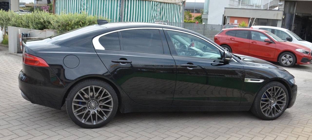 Jaguar XE 2.0 D 180 CV AWD aut. Pure