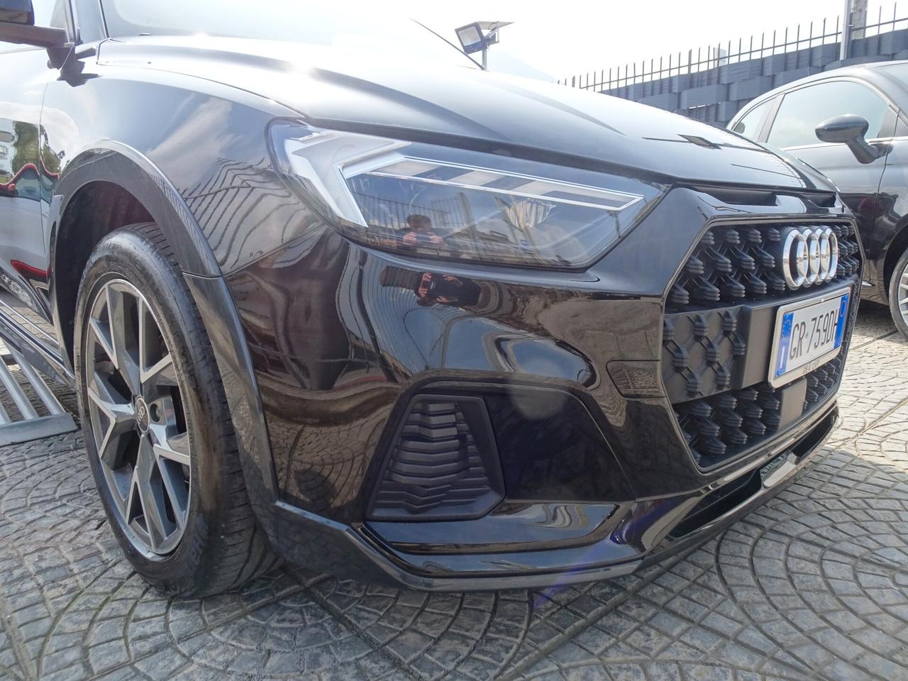 Audi A1 Allstreet 35 TFSI Identity Contrast
