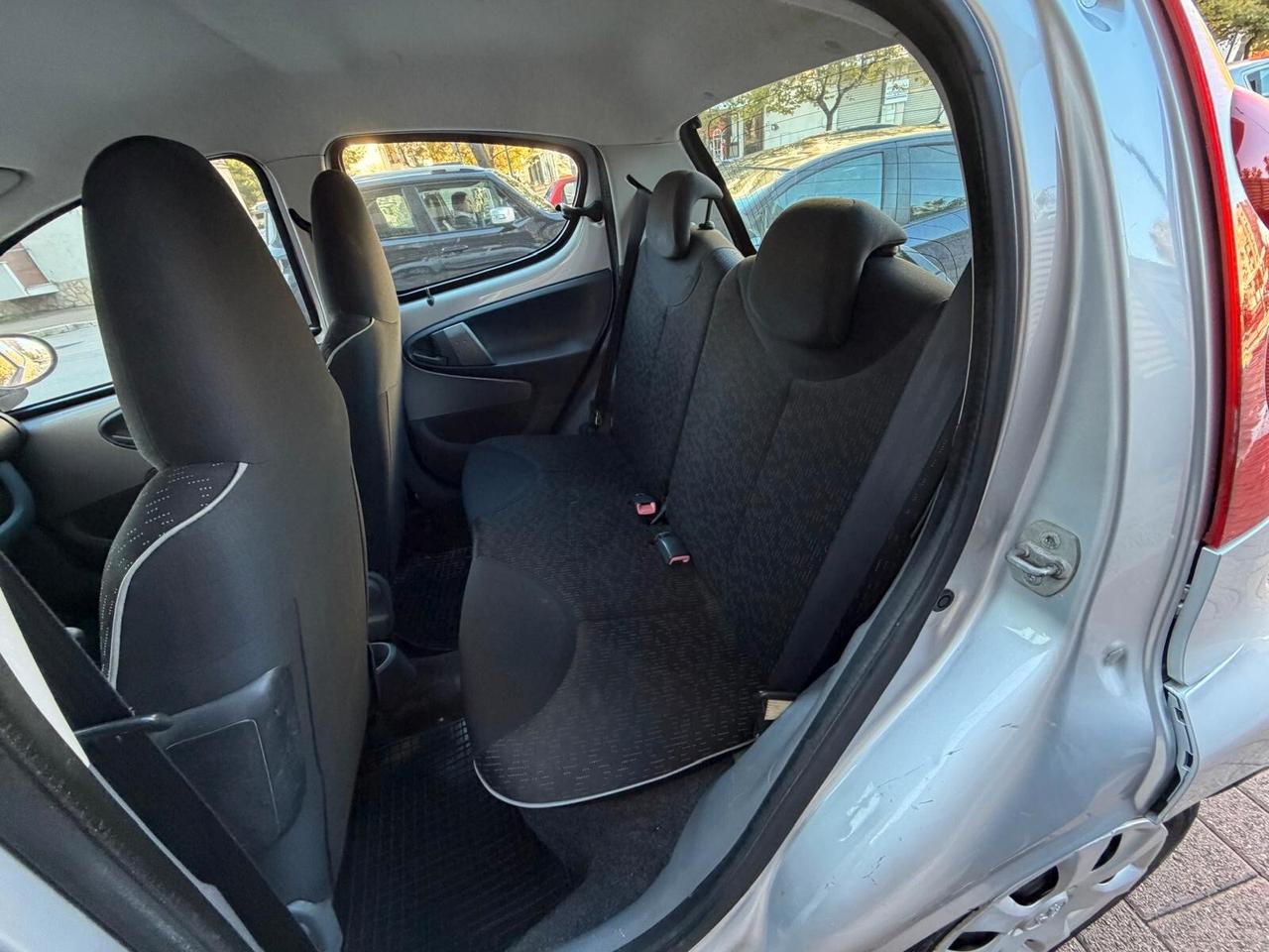 Peugeot 107 1.0 68CV 5p. CAMBIO AUTOMATICO