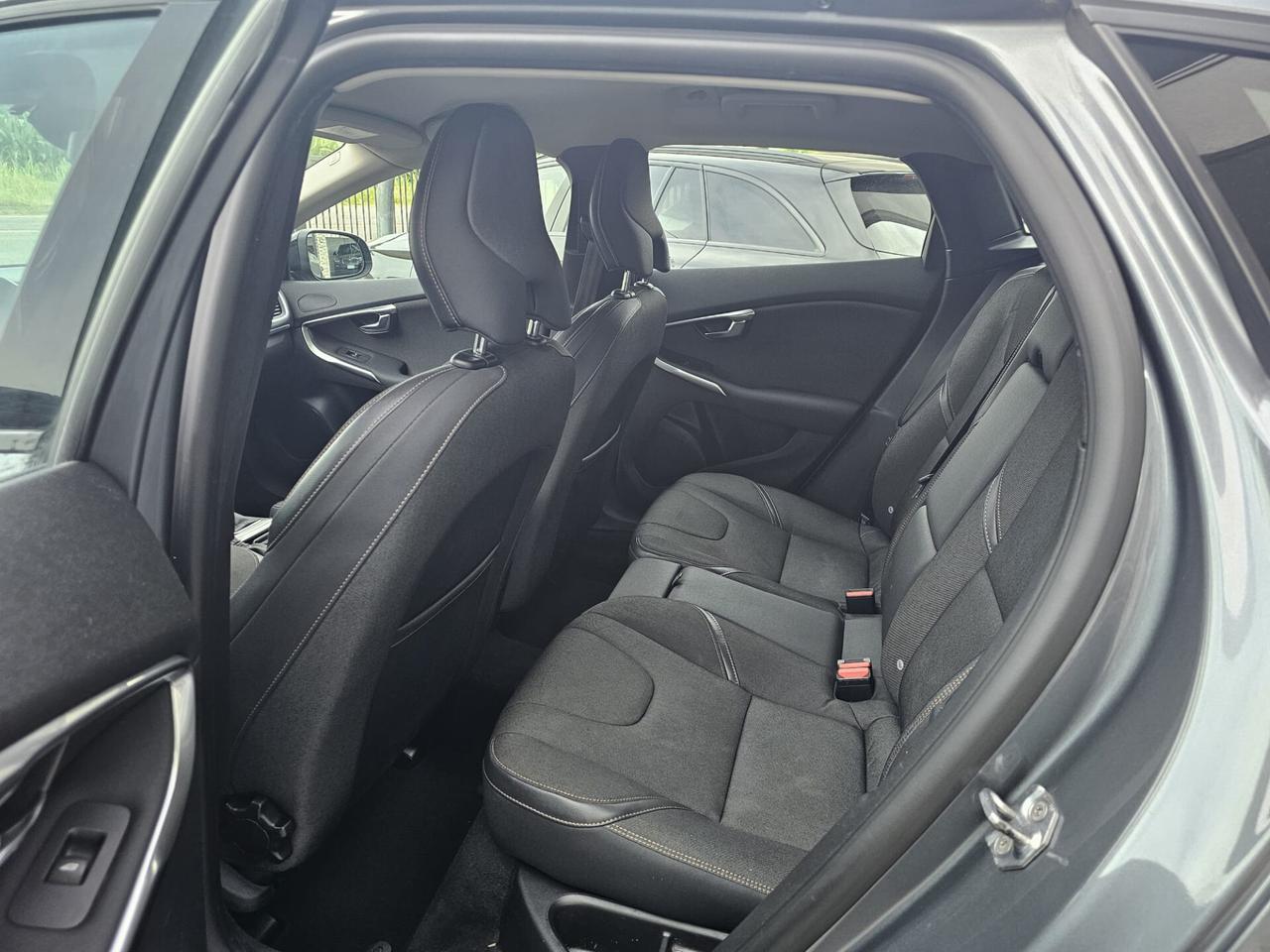 Volvo V40 Cross Country D2 Geartronic Business