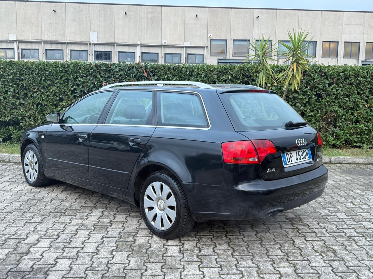 Audi A4 2.0 TDI 140CV LEGGI BENE