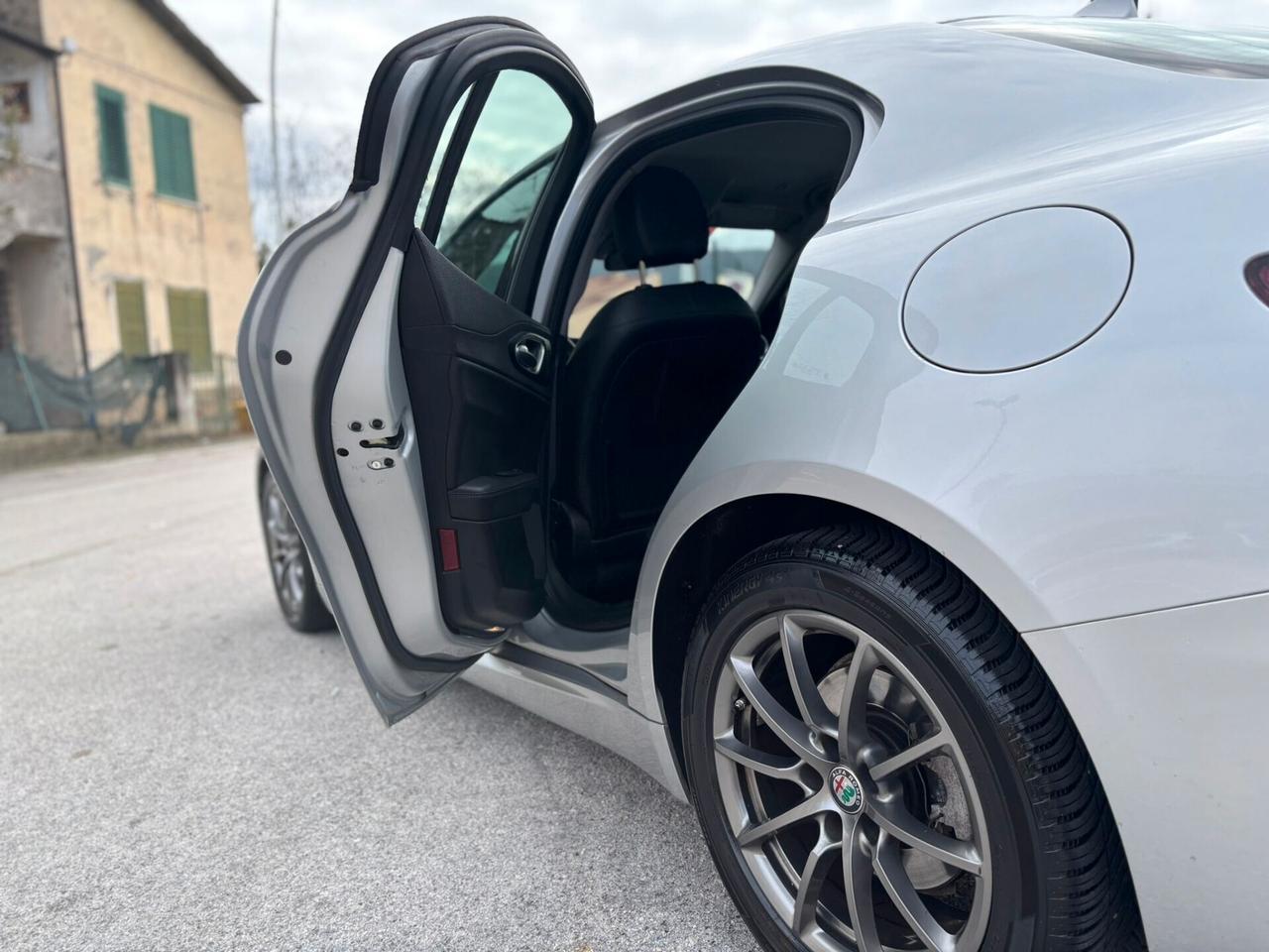 Alfa Romeo Giulia 2.2 Turbodiesel 160 CV XENON LED PELLE VELOCE