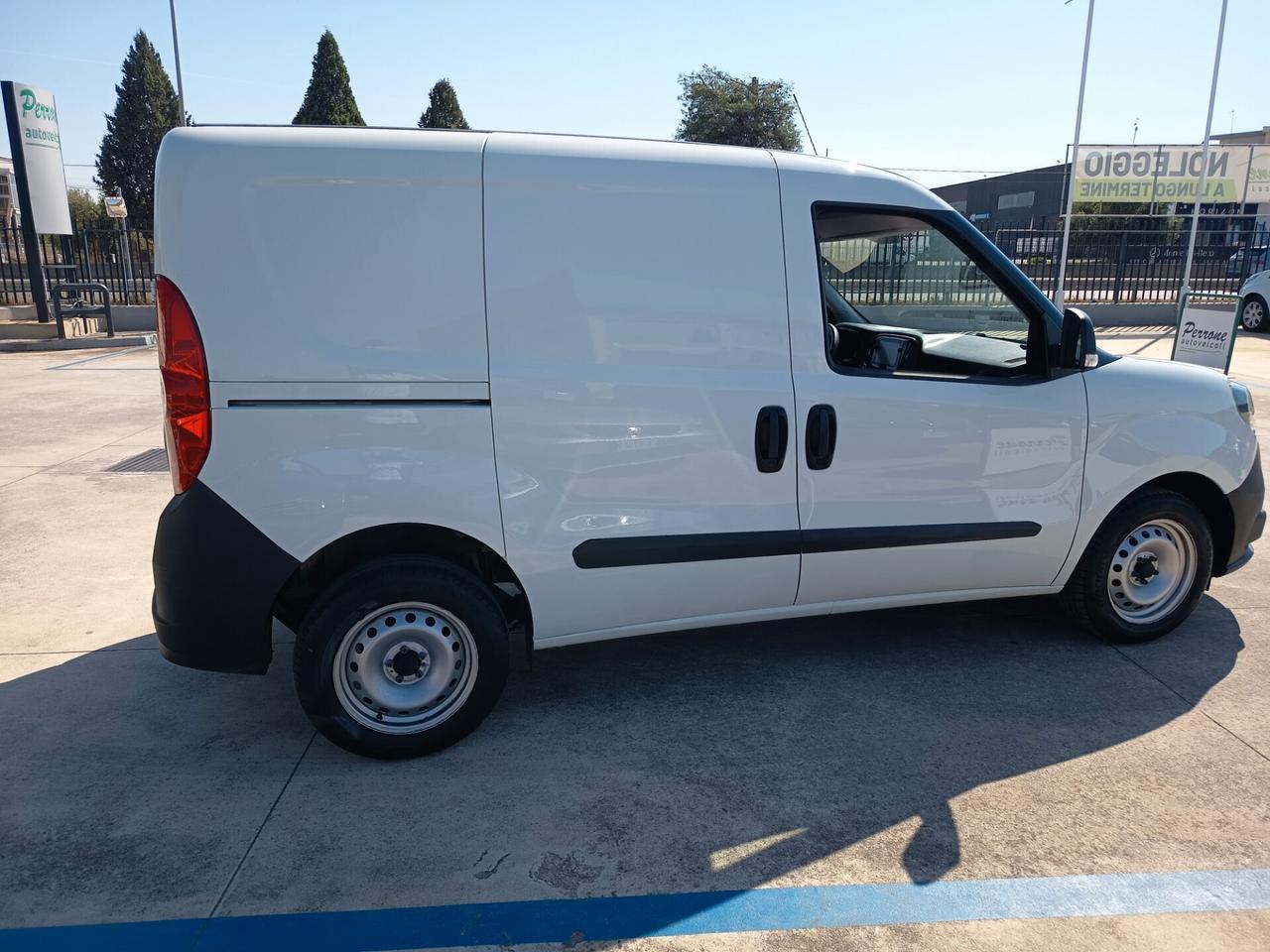 Fiat Doblo 1,6 diesel anno 2022 km 57,000.