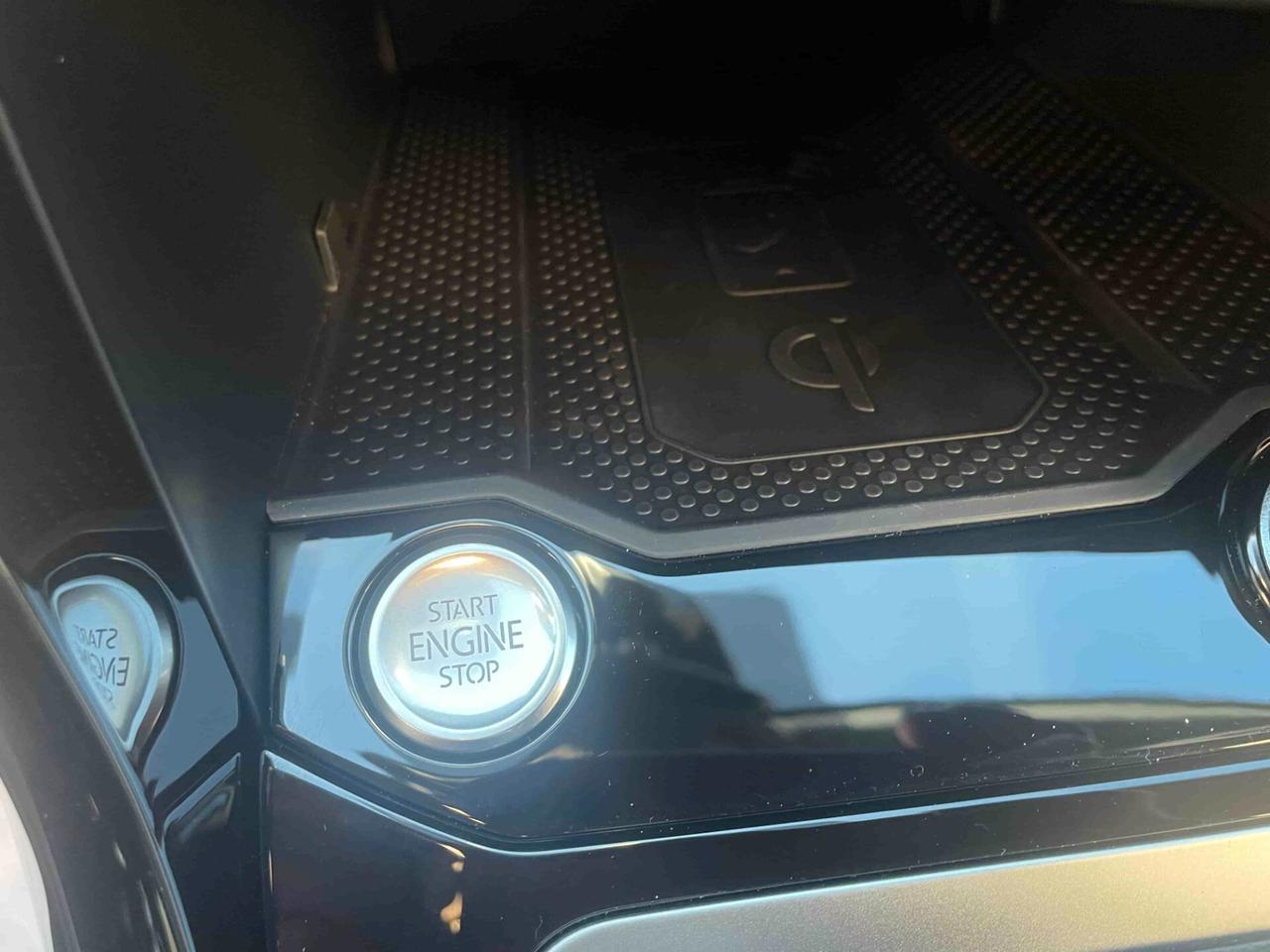 Volkswagen T-Roc 1.0 TSI 116 cv R-Line NEOPATENTATI