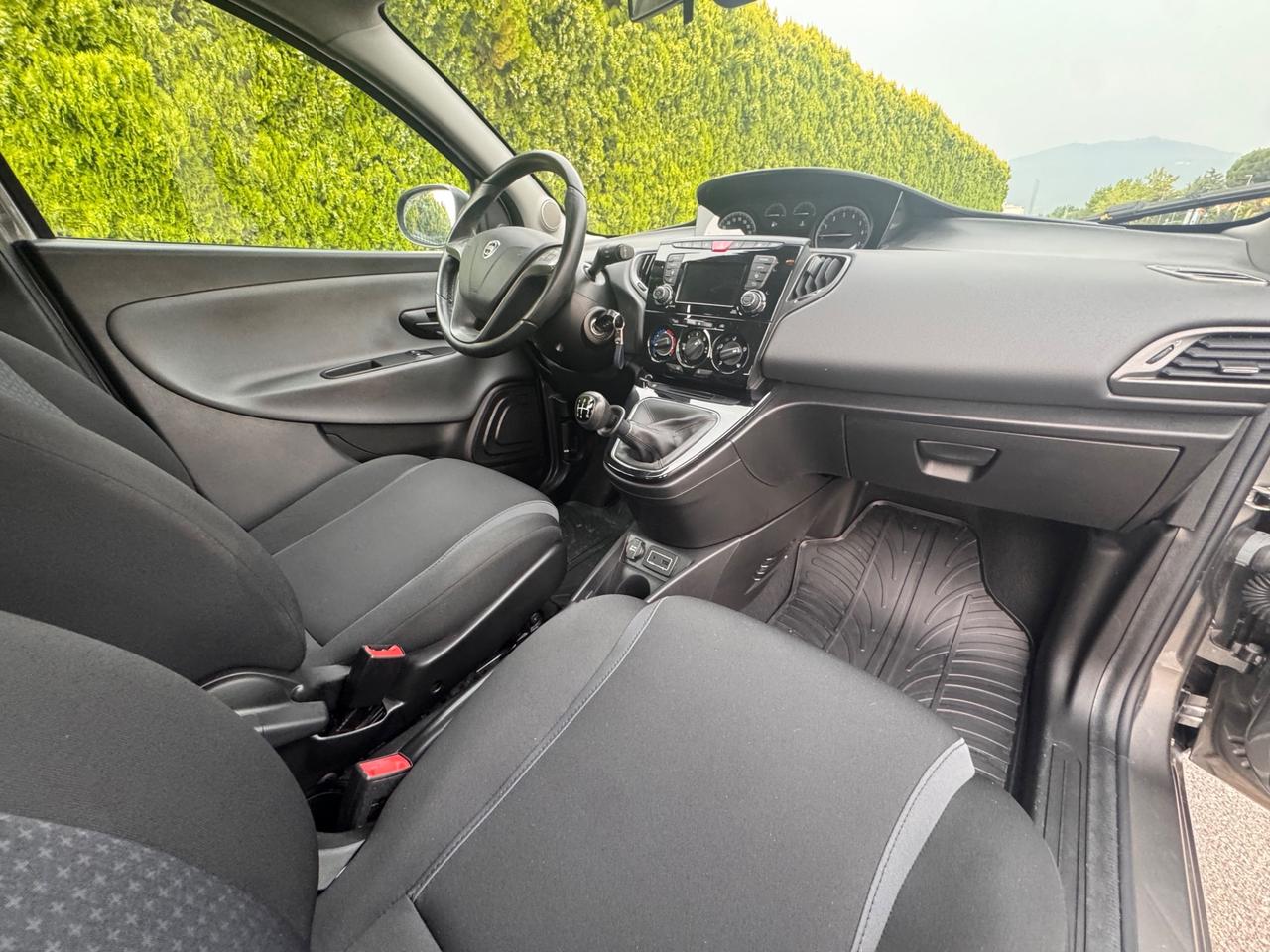 Lancia Ypsilon 1.2 benzina, euro 6b, anno 2016, ok neopatentati!
