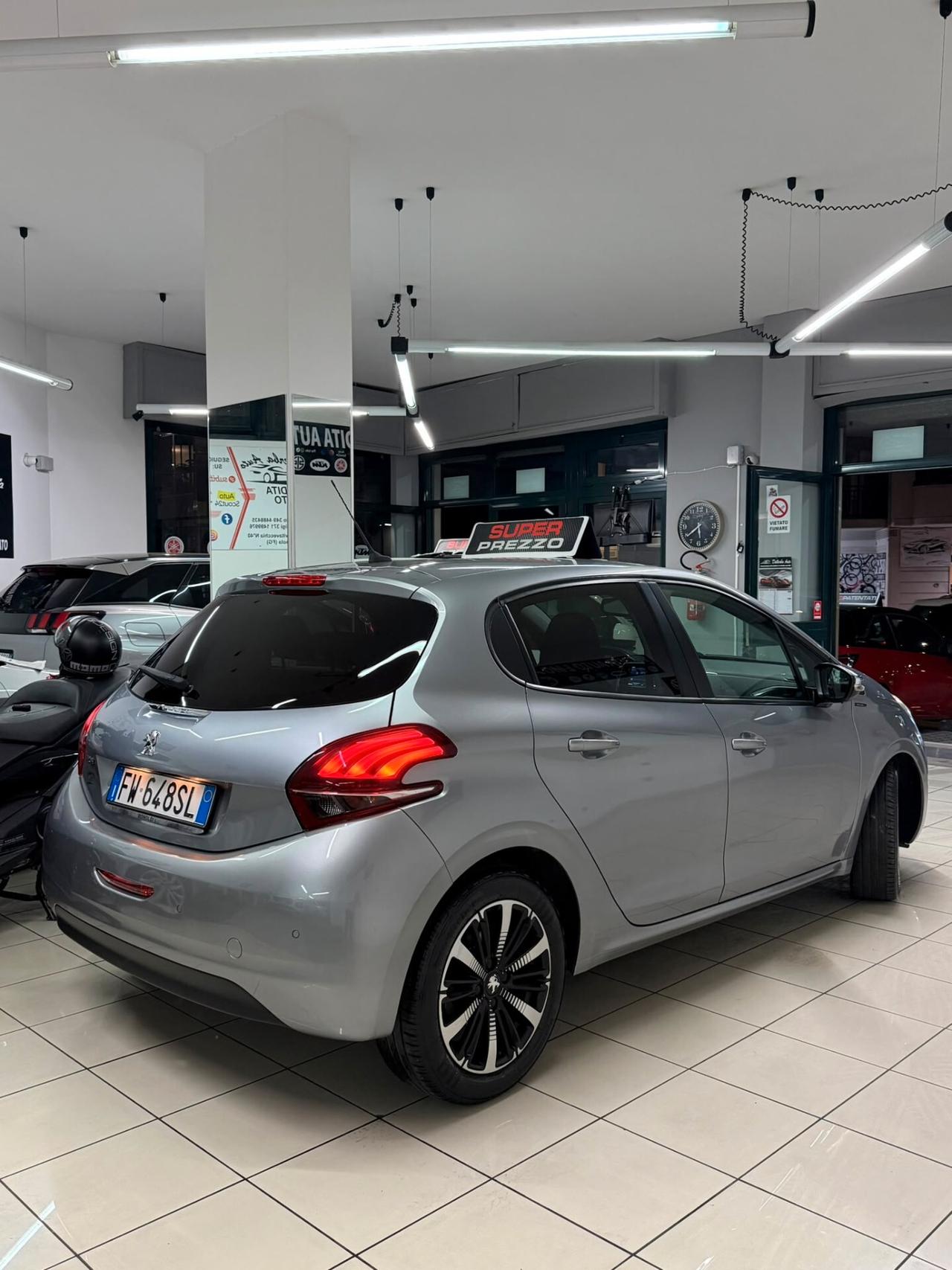 Peugeot 208 BlueHDi 100 S&S 5 porte Signature