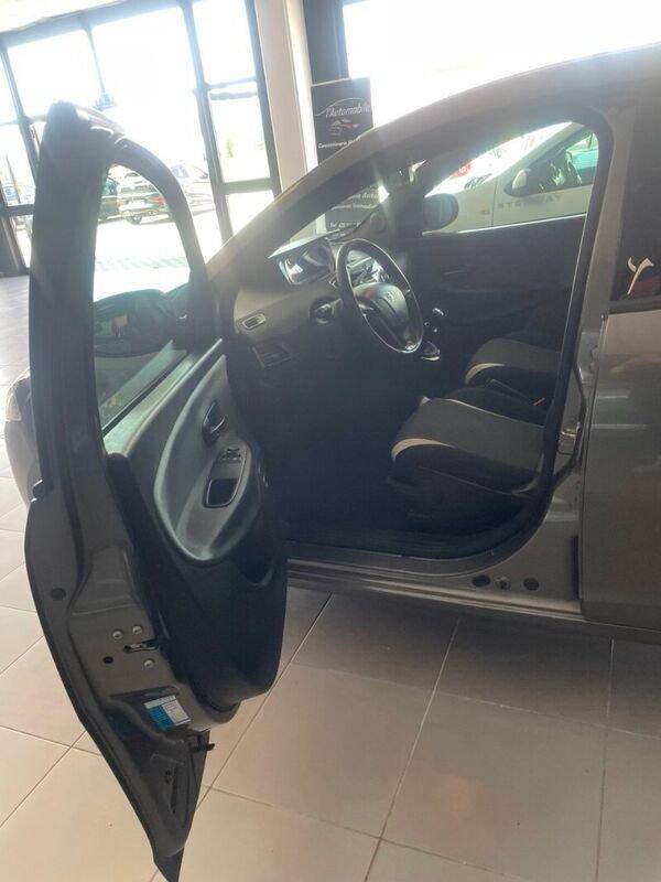 Lancia Ypsilon Ypsilon 0.9 TwinAir 85 CV 5 porte Metano Ecochic Elefantino