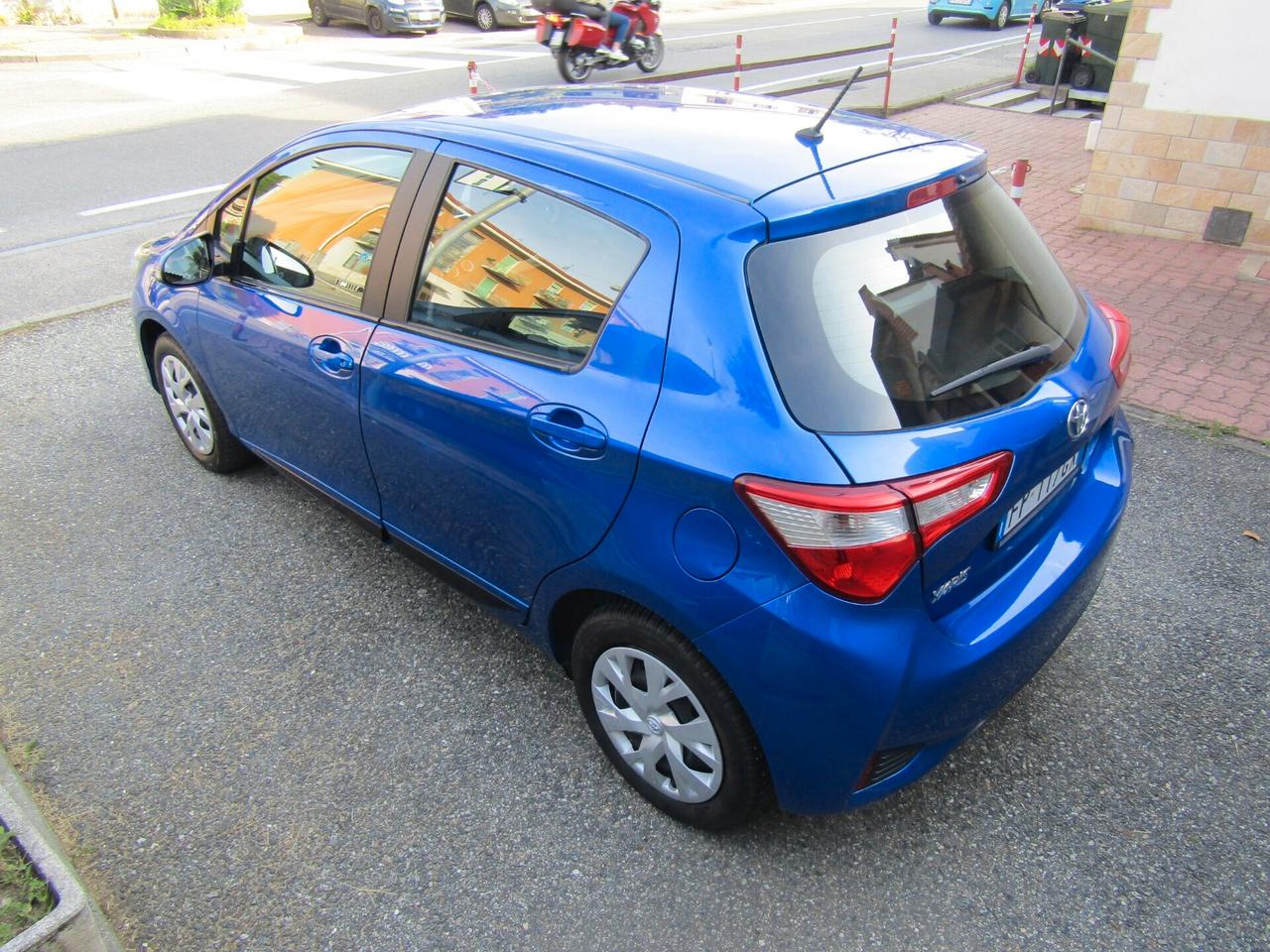 Toyota Yaris 1.0 70CV "49.400 km" Bluetooth, Camera p., ADAS