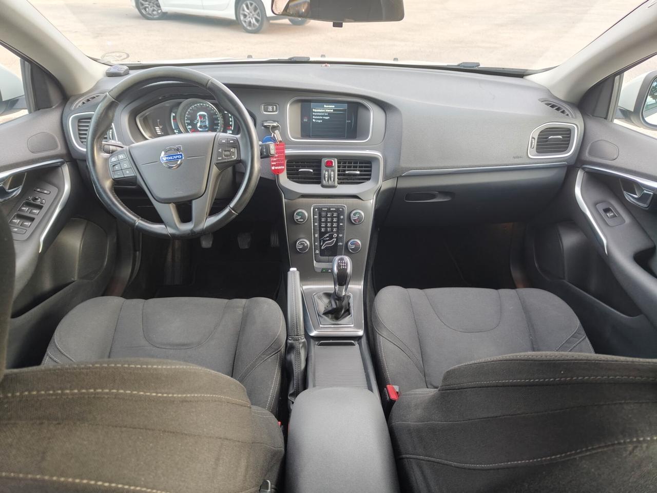 Volvo V40 D2 1.6d summum