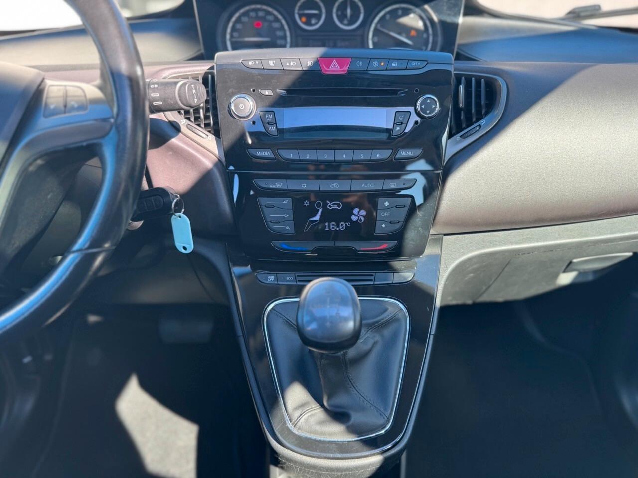 Lancia Ypsilon 0.9 TwinAir 85 CV 5 porte S&S Platinum