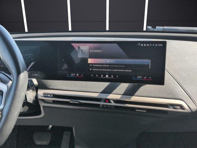 BMW iX xDrive40 Pacchetto Sportivo