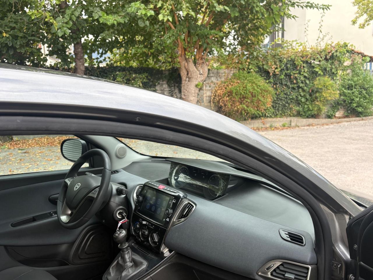 Lancia Ypsilon 1.0 FireFly 5 porte S&S Hybrid Gold