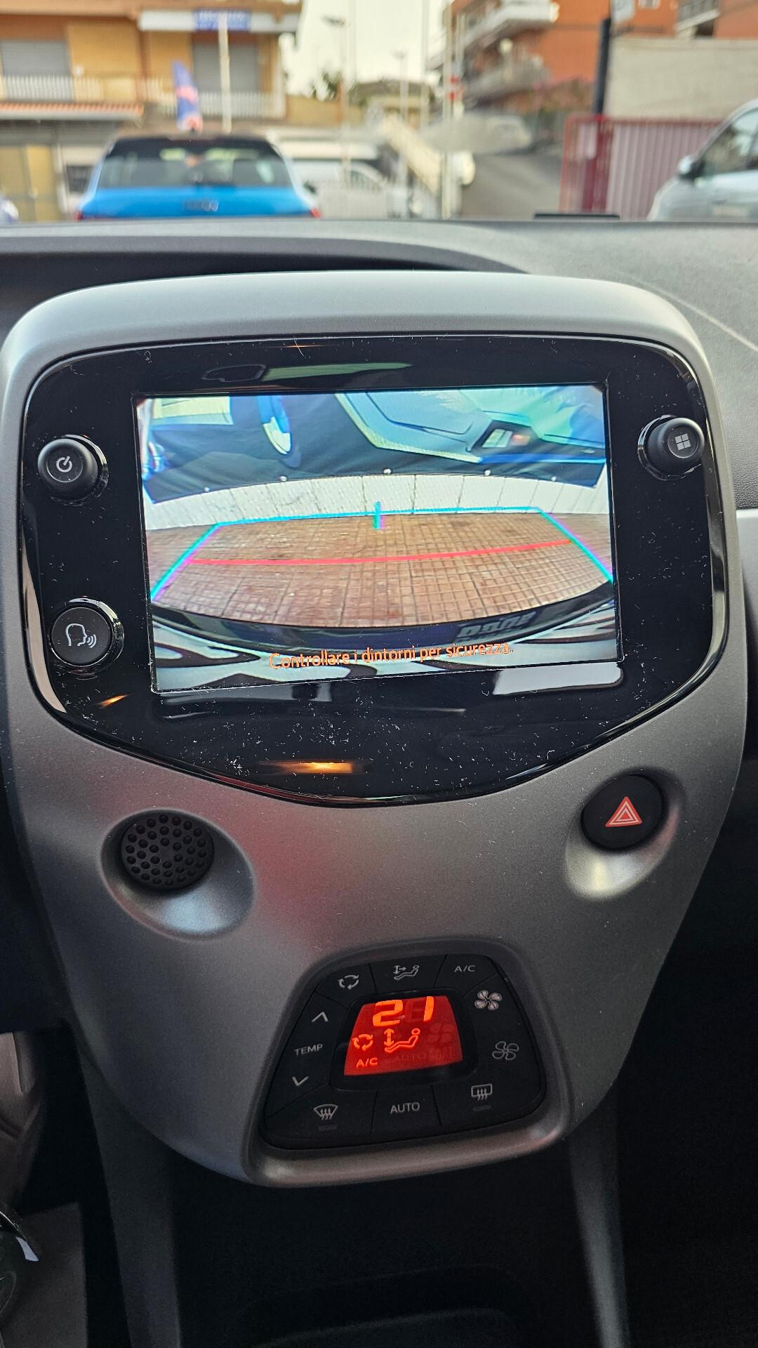 Toyota Aygo Connect 1.0 VVT-i 72 CV 5p. x-play MMT UNIPRO' TAGL UFF