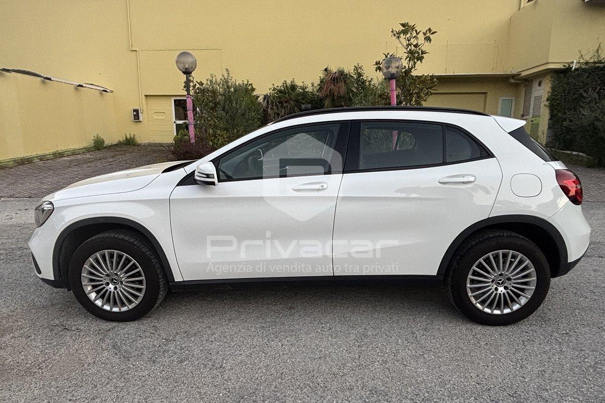 MERCEDES GLA 200 d Automatic Business