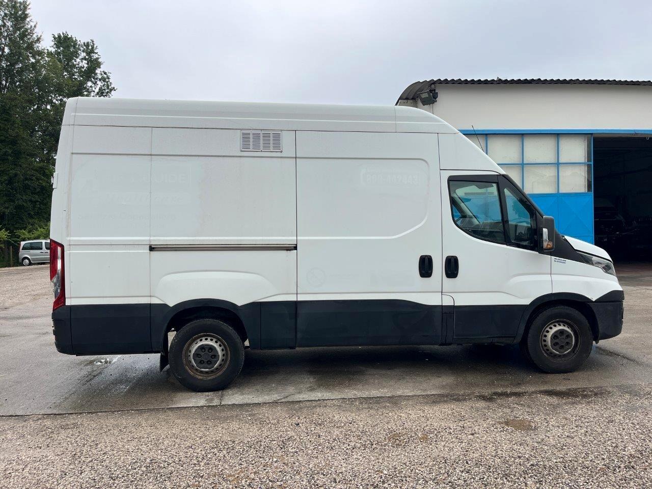Iveco Daily 35S13 con Sponda Caricatrice posteriore Anteo
