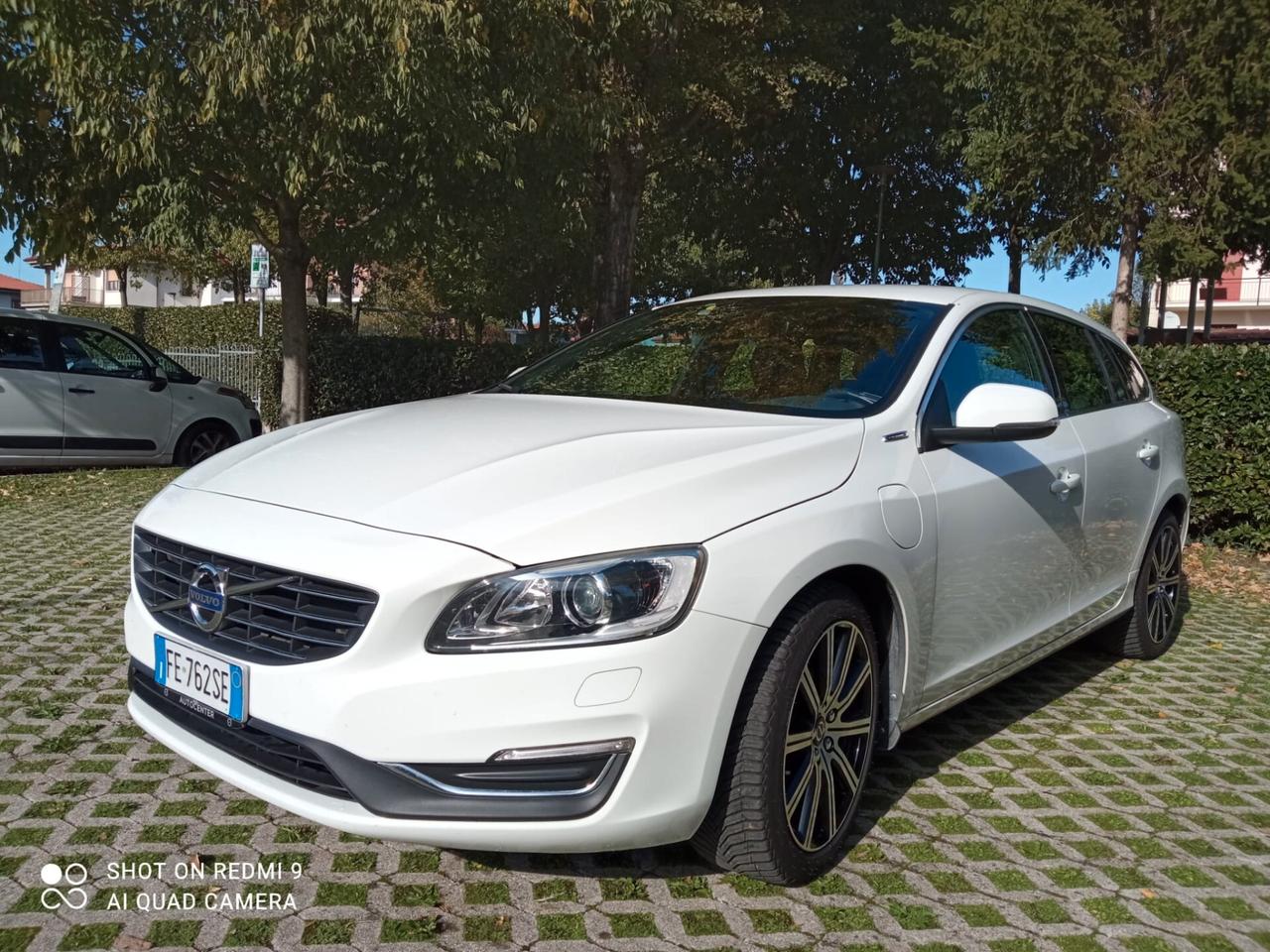 VOLVO V60 D6 Twin Engine Geartronic Momentum