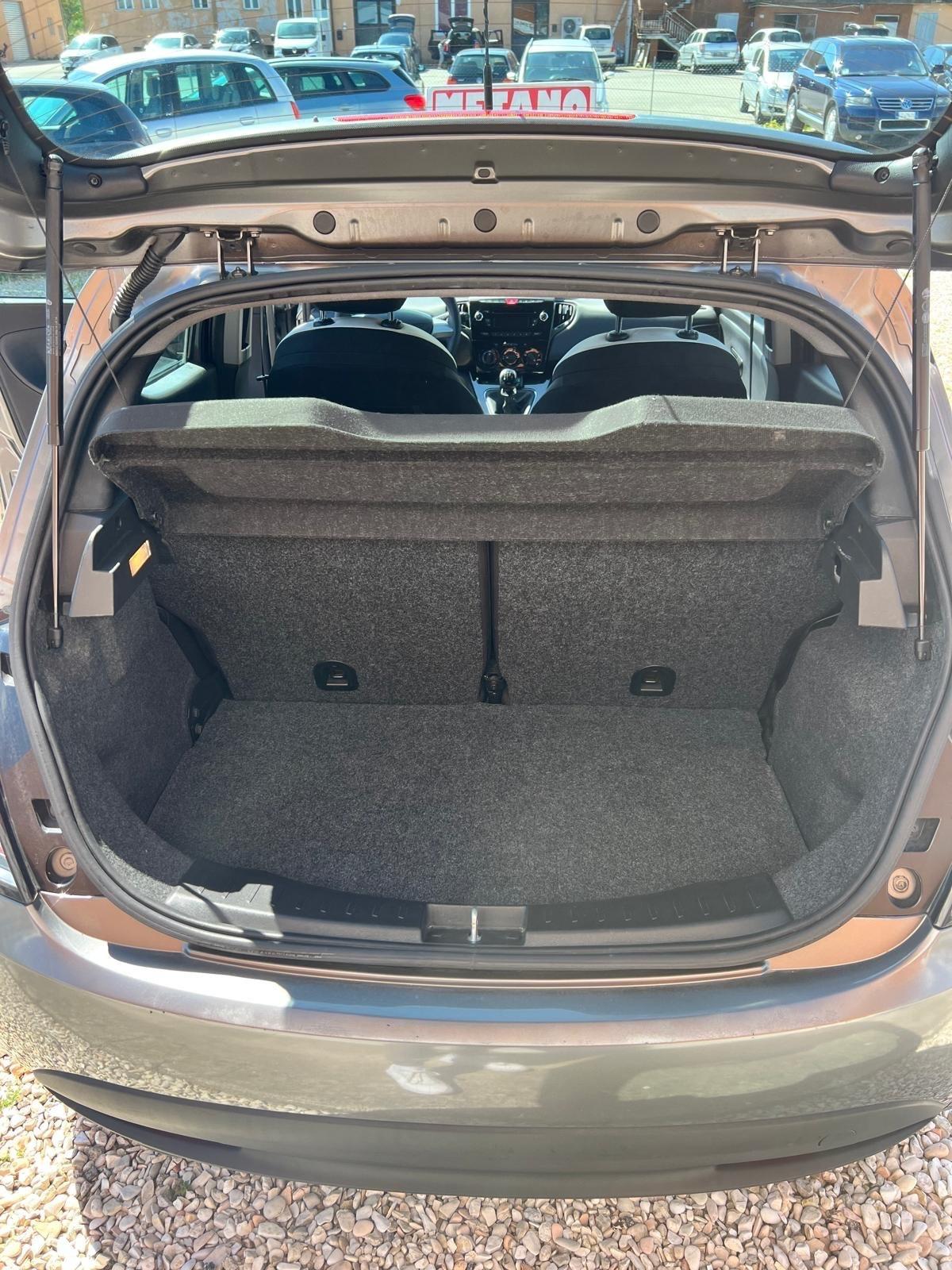 Lancia Ypsilon 0.9 TwinAir 85 CV 5 porte Metano Ecochic Elefantino