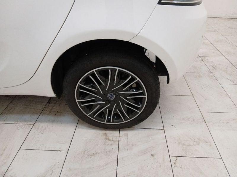 Lancia Ypsilon 1.0 firefly hybrid Gold s&s 70cv