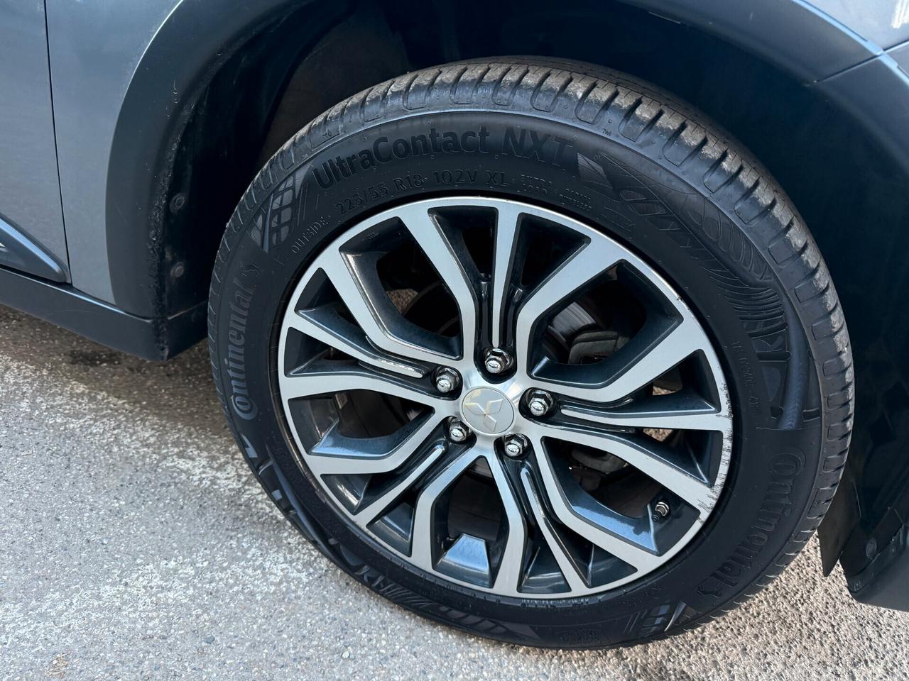 Mitsubishi Outlander 2.2 Plus awd 7 POSTI i auto EURO 6