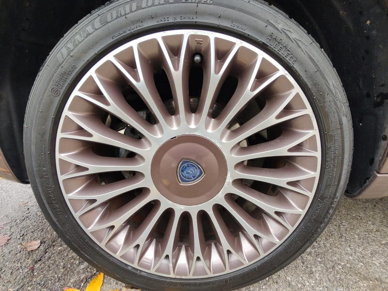 Lancia Ypsilon ELLE 5 PORTE, 1.2 8V 69CV, EURO 6B, OK NEOPATENTATI, GARANZIA L.12 MESI