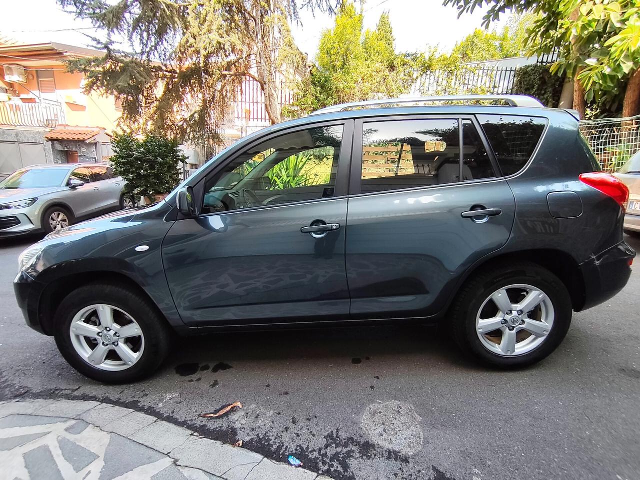 Toyota RAV 4 2.2 136 CV 2006