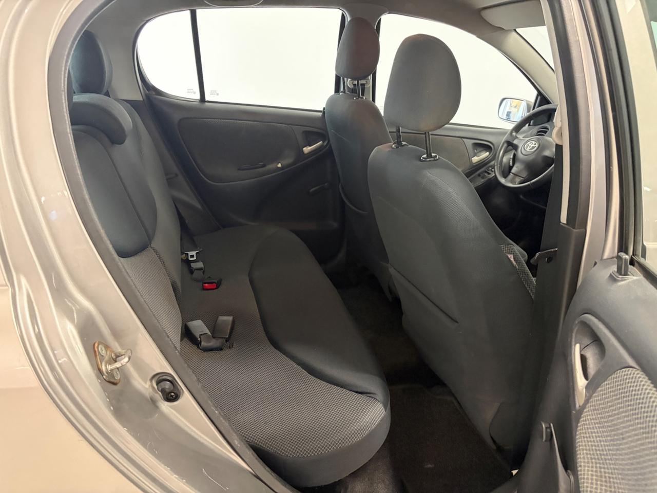 Toyota Yaris 1.3i 16V cat 5 porte Sol