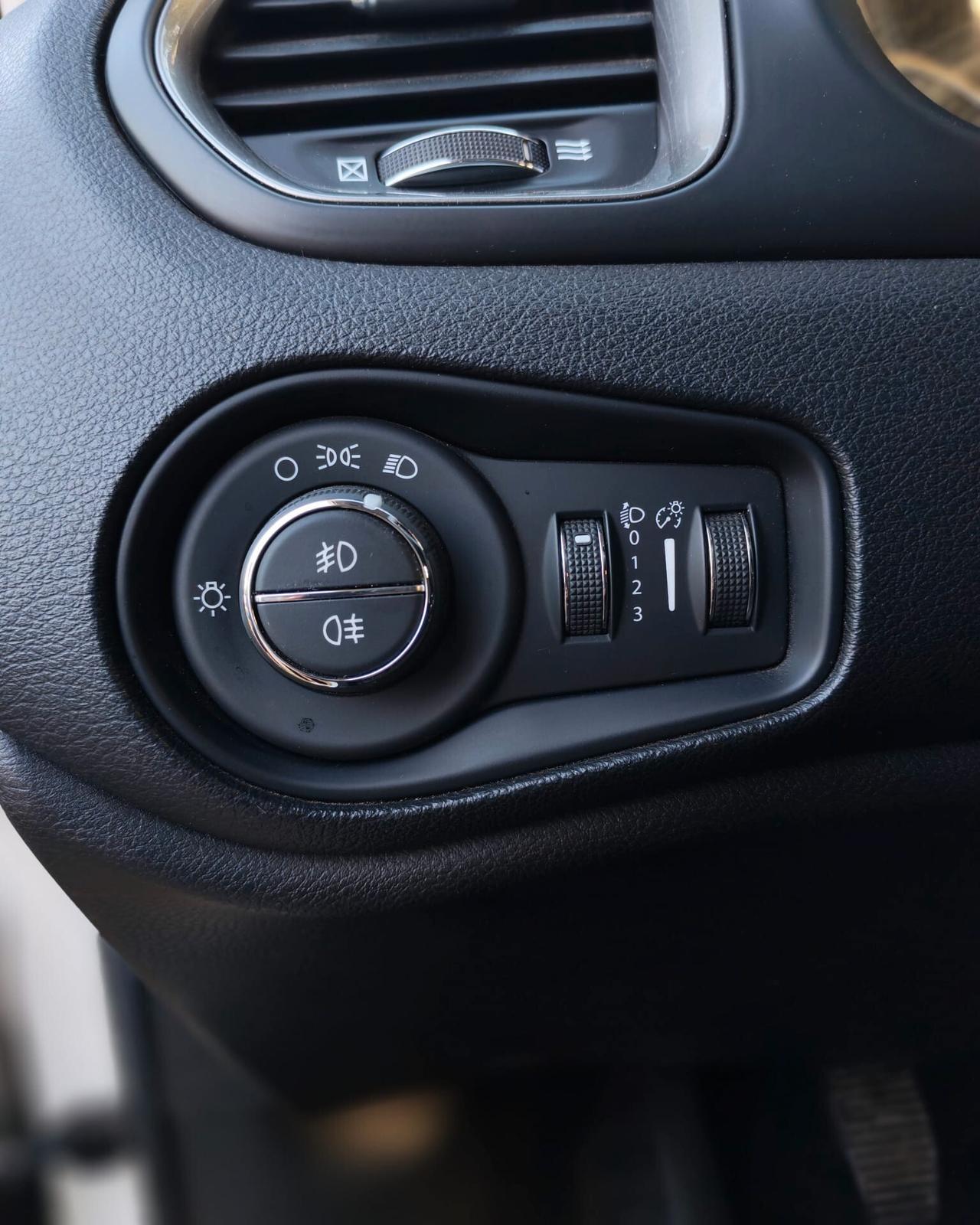 Jeep Renegade 1.6 Mjt 120 CV Longitude