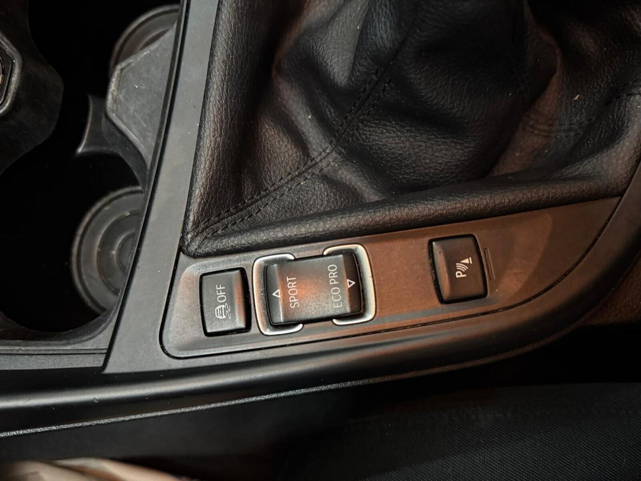 Bmw 116 116d 5p. Urban 2015