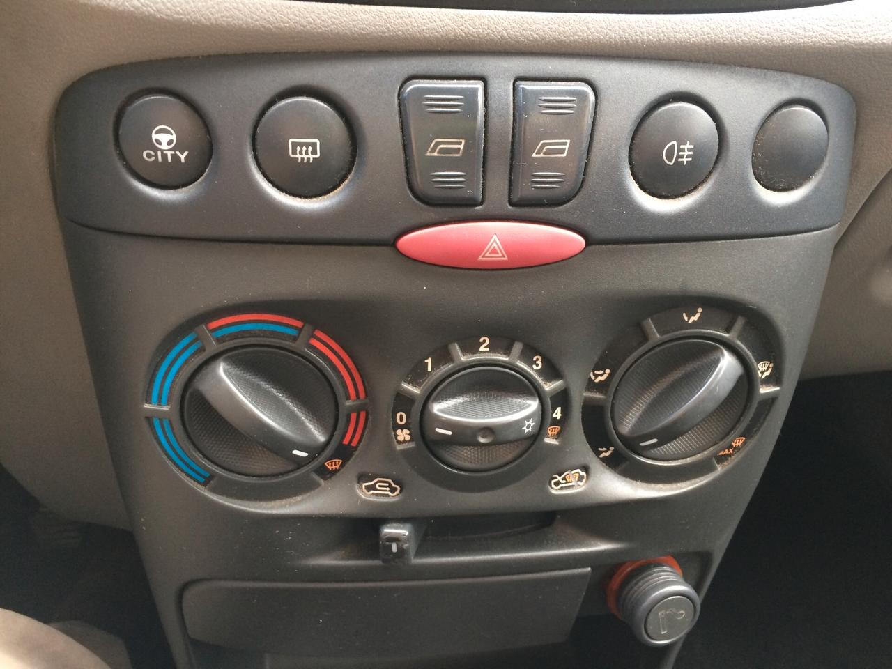 2001 Fiat Punto 1.2i cat 5 porte tagliandata distribuzione eseguita km 183000!