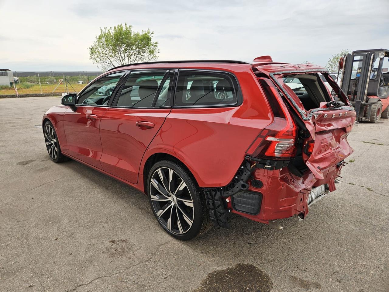Volvo V60 2.0 b4 Plus Dark auto RUN&DRIVE INCIDENTATA