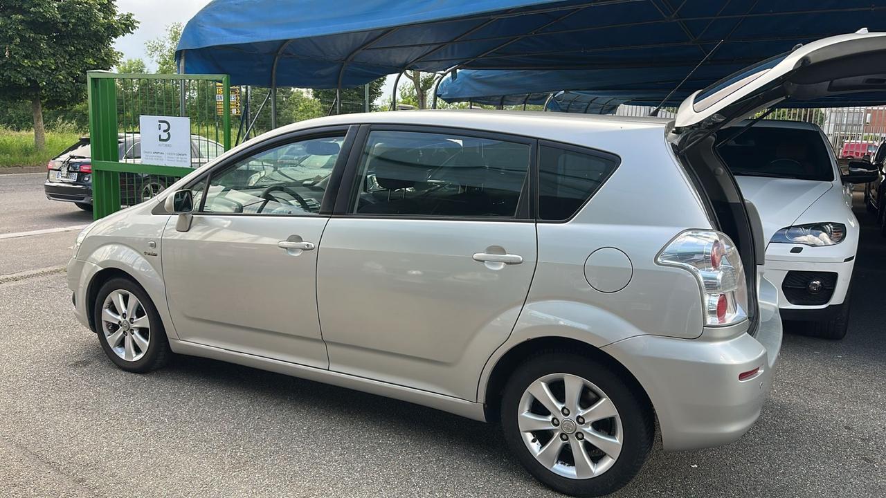 Toyota Corolla Verso 2.2 16V D-4D DPF 7pti