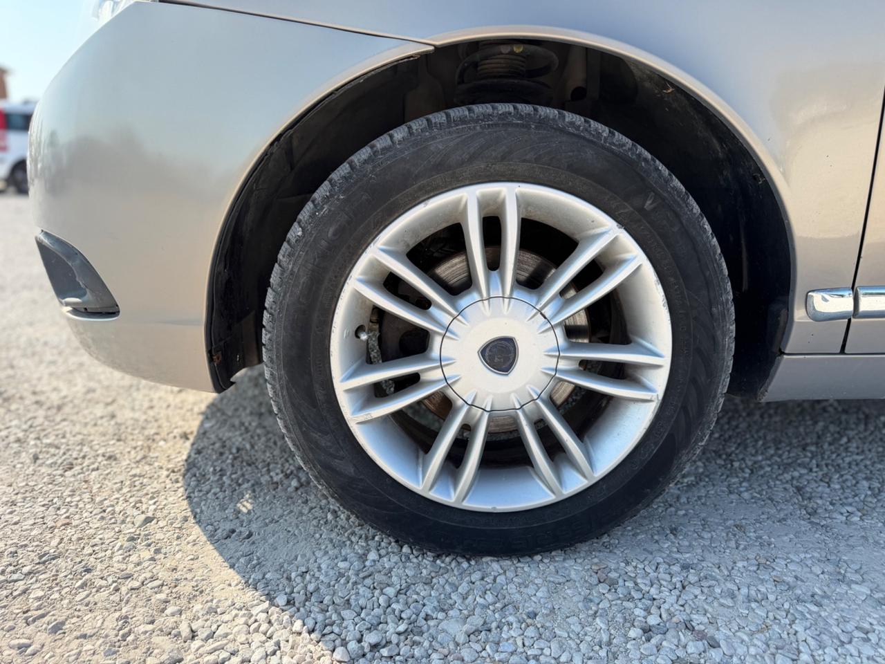 Lancia Ypsilon 1.3 MJT 90 CV Oro Giallo